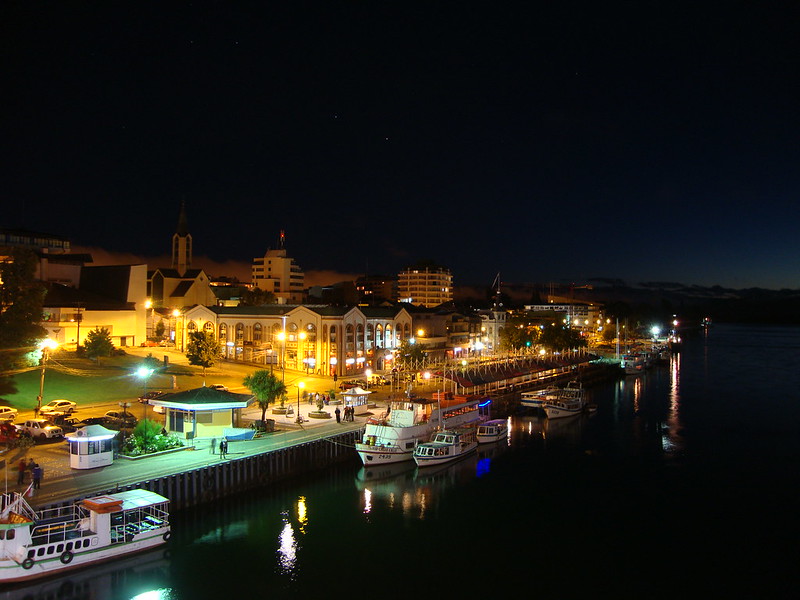 valdivia-de-noche-costanera-luces-turismo